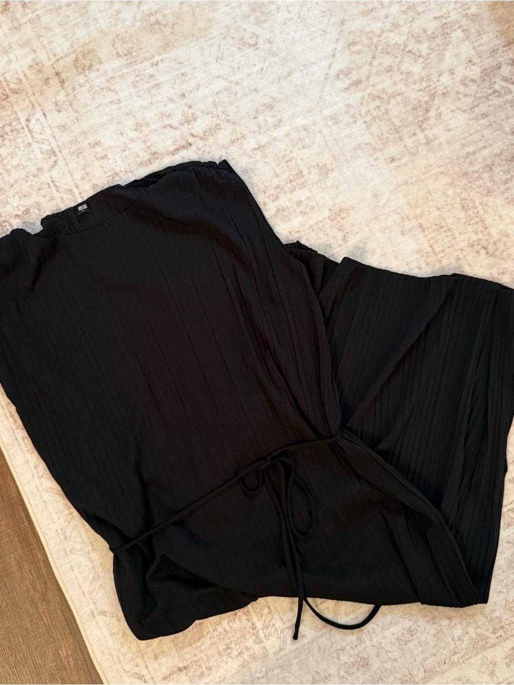 Uniqlo Black Tie-Waist Dress